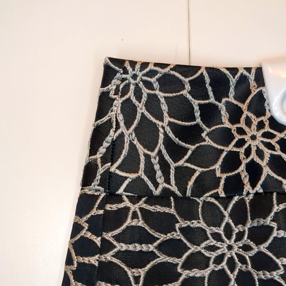 Floral Black and White Mid Length Skirt - Picture 4 of 7